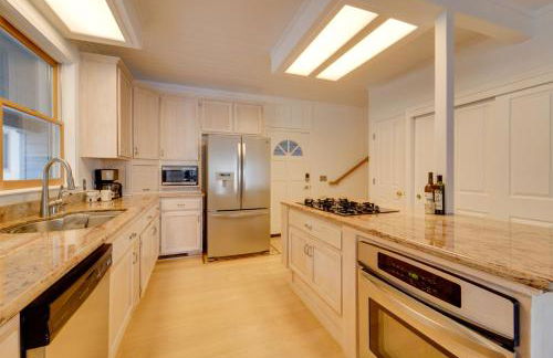 Near Dtwn and Pioneer Park Home with Furnished Patio - Foto 8