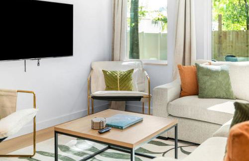 New-Dog Friendly,Hot Tub, Fire-pit, 1 mile to DTWN - Foto 46