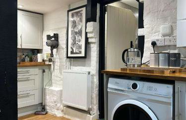 2BDR Cottage By Guest Nest Management In Horsham With Free Parking - Photo 12