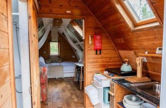 Robin Nest - Cosy Shepherd's Hut Hideaway - Photo 17