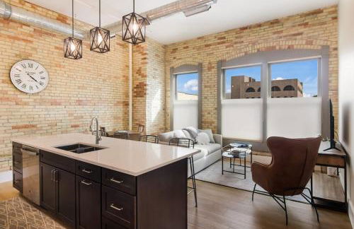 Golden Lofts Unit 2 Downtown Traverse City 1bd 1ba - Foto 2