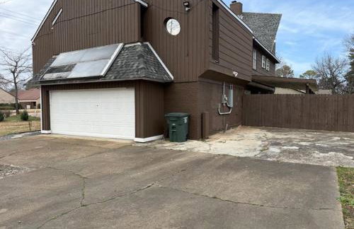 Stylish Remodeled 23 Large beds Near Elvis Presley - Foto 10