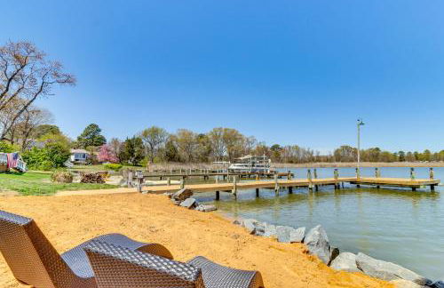 Waterfront Colonial Beach Studio with Boat Dock! - Foto 15