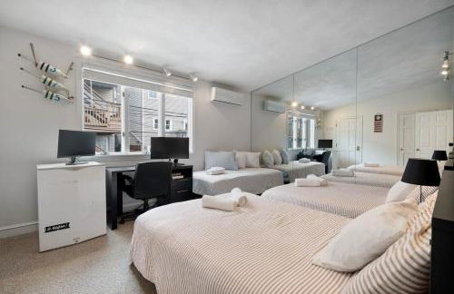 Heart of Southie - Hot Tub + Walk to Top Bars - Foto 10