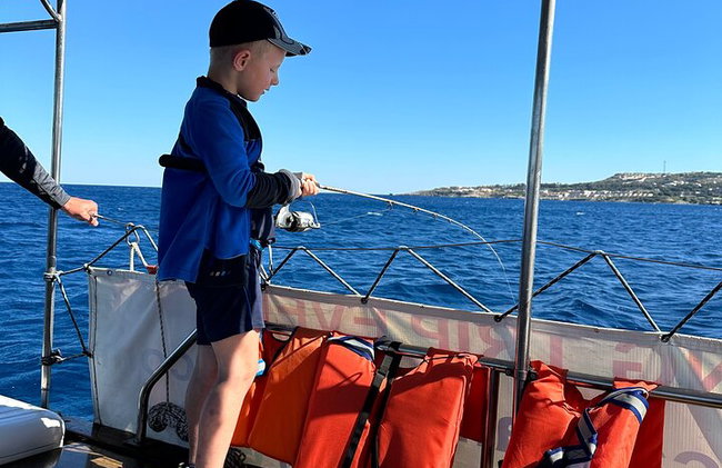 Capitán Manolis Pesca con barbacoa en el barco - Foto 28