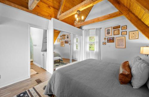 Charming A-Frame Cabin w Hot Tub & Mountain Views - Foto 22