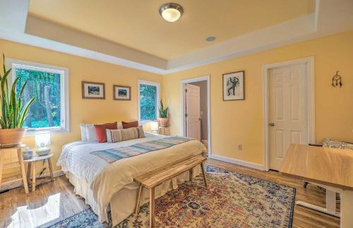 Cozy Whitehall Hideaway with Hot Tub and Chiminea! - Foto 16