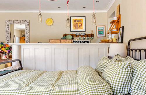 The Old Pool House, Stylish Large Studio in Private Country Estate with Air Con - Foto 10