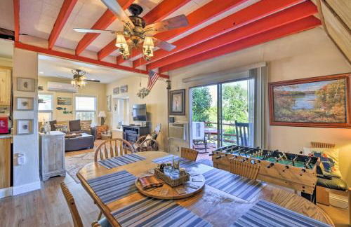 Steps to Lake! Charming Cabin Pool Access and Decks - Foto 10