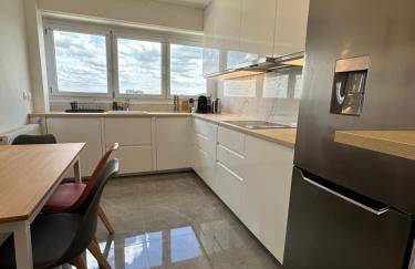 PARIS PANTIN Magnifique Appartement 4 pièces de 108m2 avec 2 PARKING intérieur - très cosy pour 1 à 12 personnes - Entièrement refait à neuf ENTIRE APARTMENT LUXURIOUS AND WARM - PANTIN PARIS 19 ème FREE WIFI GRATUIT - Foto 33