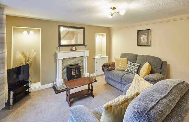 Host Stay Lavender Cottage - Photo 1