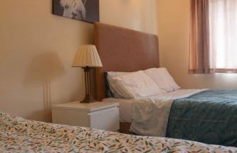 Spacious 4-bedroom Townhouse with Garden- Perfect for Groups! - Foto 9