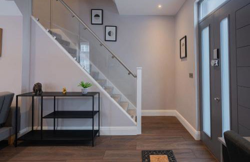 Spacious 3BR Home by D3 Short Stay, Sleep 9, Free WIFI & Parking - Foto 22