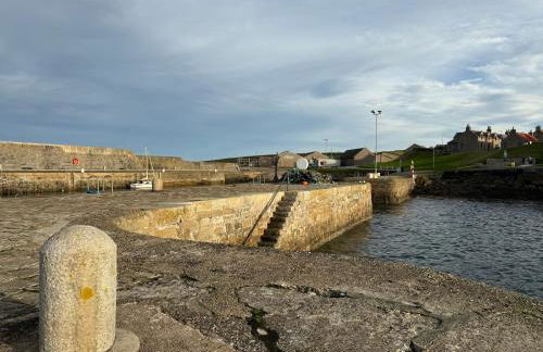 Modern Coastal Retreat, 5-Bedroom, 4-Bathroom Home, with Parking in Portsoy - Foto 67