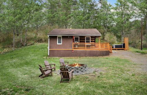 Creekside Cabin w Hot Tub, Fire Pit, Grill, WiFi! - Foto 24