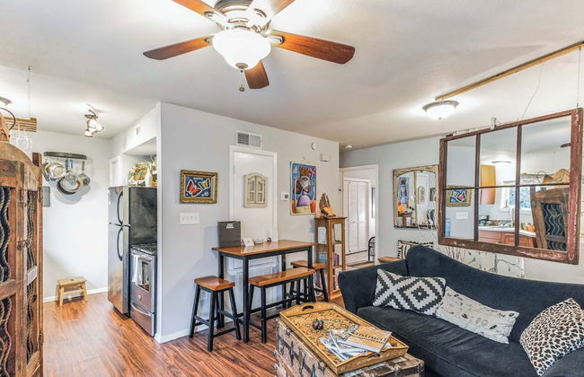 Cozy Retreat in Central East Austin - Photo 14