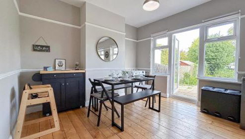Promo Rate - New Malden 3BDR House with Garden & FREE Parking near Raynes Park, Kingston upon Thames & Wimbledon by NourNest Apartments - Foto 3, Garden, storage, heating