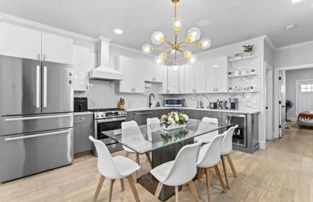 Chic 3BR-4BD-3Bath Oasis with Backyard Near NYC - Foto 9