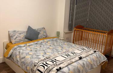 Lovely Hillingdon Family Holiday Home - 6 bedrooms - Foto 3