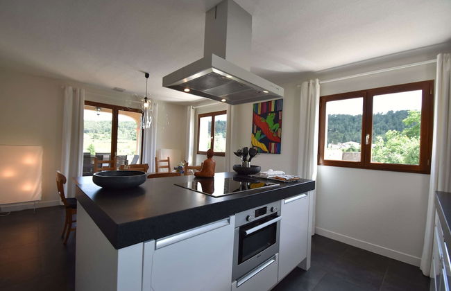 Villa With Heated Pool, Jacuzzi, Sports Field and Stunning Views - Photo 26