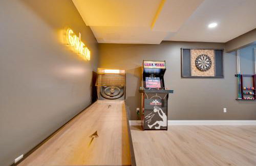 '"Luxury Mountain Getaway'" Sauna, Hot Tub, Massage Chair, Pool Table - Photo 6