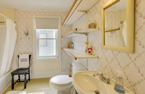 Walk to Beach House with Deck and Yard in Lubec! - Foto 18