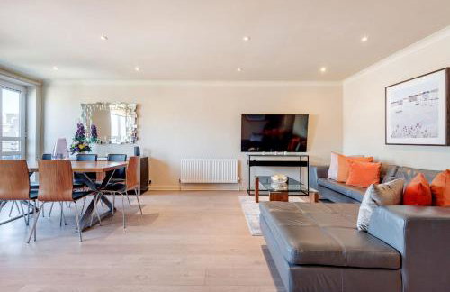 Stunning 3-bedroom in the heart of London with parking - Foto 22