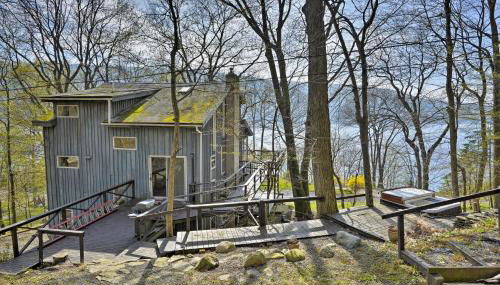 Skaneateles Lake Home Water Views and Private Beach - Photo 2