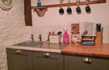 Cosy couples bolthole heart of Brecon Beacons - Photo 4