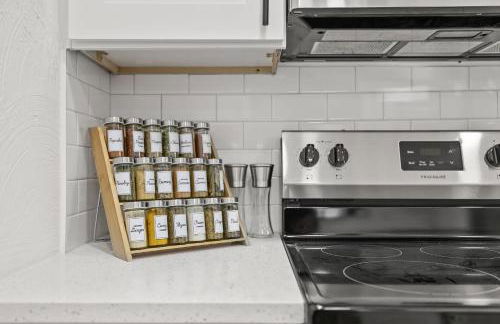 Sunny Palmetto Oasis: 4br Home With Private Pool 4 Bedroom Home by RedAwning - Photo 52