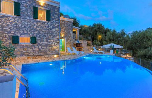 Villa Regina: Above Agni, superb views and pool - Photo 7