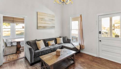 Southern Magnolia House with Porch Swing - Foto 2