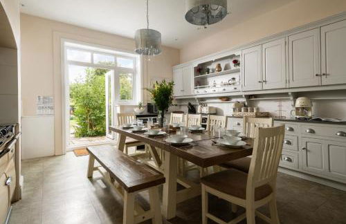 Downwood Vineyard Manor House in Idyllic Countryside - Photo 5