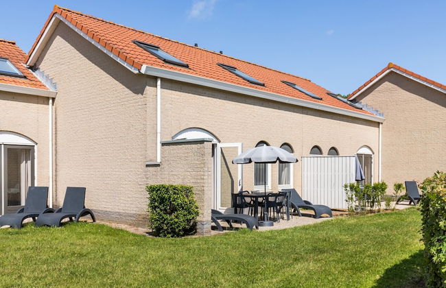 Restyled Bungalow With 2 Bathrooms, Near the Beach - Photo 31