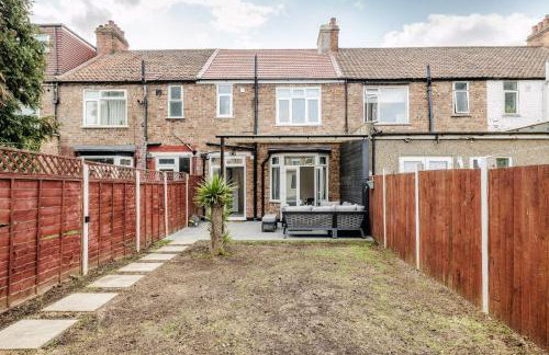 Modern home with driveway parking for 2 vehicles, near Tottenham Hotspur Stadium, White Hart Lane Train Station - Foto 8
