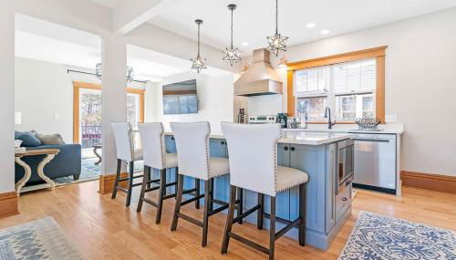 Family-friendly 4BR Near UNI for an Easy Group Stay - Foto 1