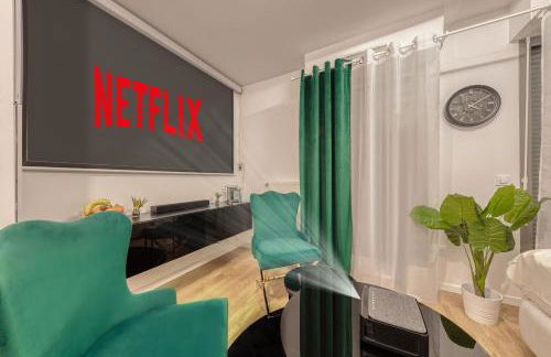 Cinéma Moon Luxury - Gare 3min - Proche Paris - Foto 5