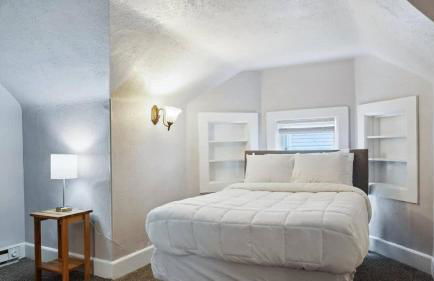 Blue & Gold Retreat sleeps 14 Minutes from ND - Photo 39