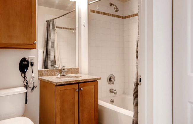 Bluebird Suites near Newport Center - Foto 27