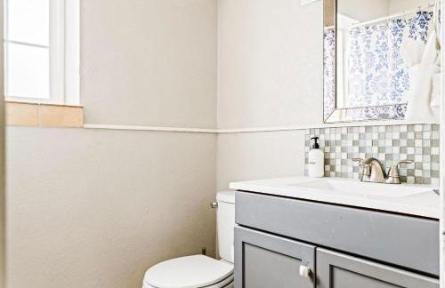 Stylish City Retreat - King Beds - Walk to Sloans Lake - Foto 24