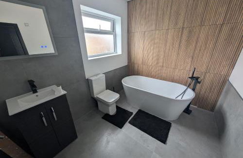 Swansea 5-Bed Family Home with Ensuite - Foto 14