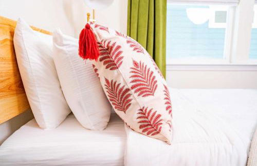 The Botanical Suite Newly Built Upscale Central - Photo 38