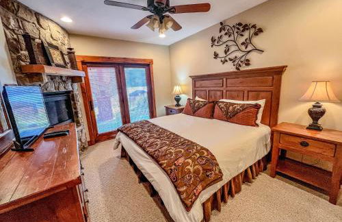 Lakefront home with fire pit and dock Near Wisp Resort - Foto 28