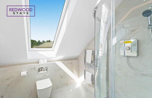 Spacious 4 Bedroom 2 Bath Serviced Home For Contractors & Families with X2 Free Parking Spaces, Fast WiFi - Hosted By Redwood Stays - Foto 14