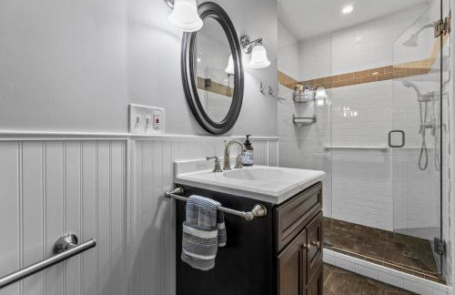 New England Nest - Modern 2BR Home with EV Charger - Foto 19