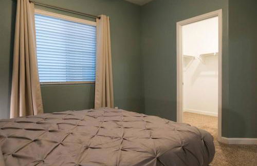 Gated townhouse with 2 suites, heated pool, hot tub - Photo 30