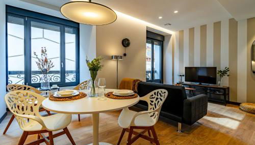 Edificio Fénix by Plaza Mayor Apartamentos - Photo 3