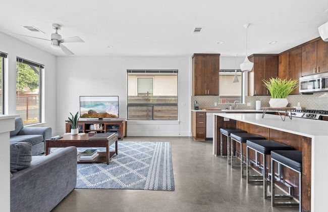 Walk to Restaurants & Entertainment on East Side - Foto 18