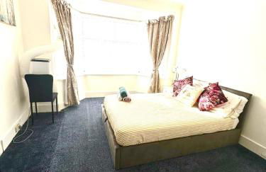 Luxury House in Ilford 21 minute Train journey from Central London - Foto 40