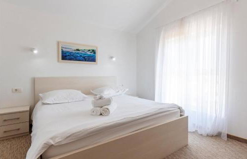 Gorgeous Home In Mravince With Sauna - Photo 40